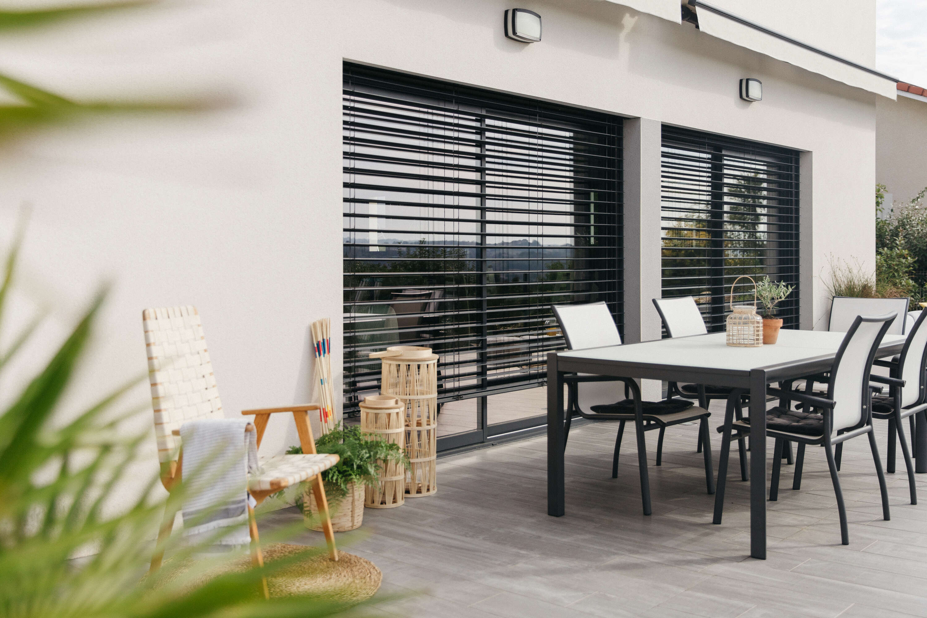 Terrasse mit Außenjalousien Sonnenschutz